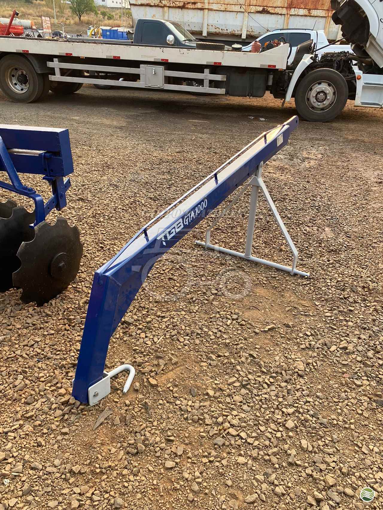 IMPLEMENTOS AGRICOLAS GUINCHO GUINCHO 1000 Kg Campo Tratores SAO CARLOS SÃO PAULO SP